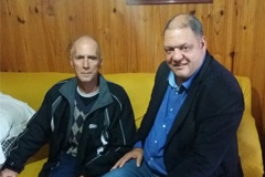 Deputado Federal Assis Melo visita diretor do Sintep/Serra que foi atropelado em manifestação
