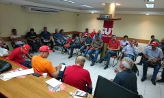 Feteesul: Trabalhadores e Centrais Sindicais realizam ato em Porto Alegre